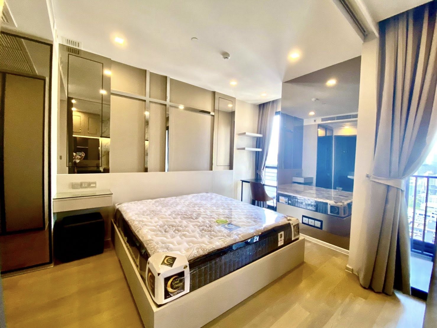 ASHTON ASOKE.  1 นอน 35 ตรม.  35,000   ห้องพร้อมเข้าอยู่ ชั้น23 ฝั่งตะวันตก 