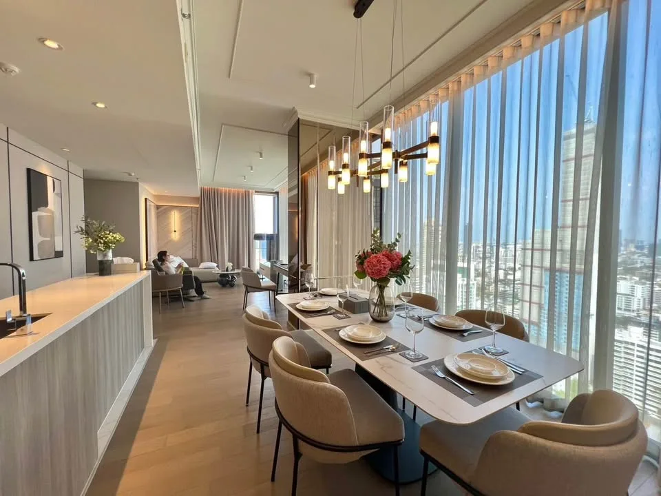 CELES ASOKE 36th floor, area 137 sqm 3 bedroom | 3 bathroom | 1 Maidroom Fully furnished
